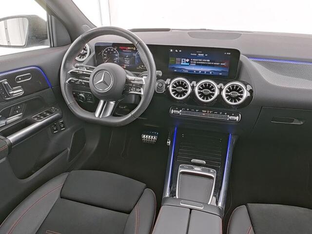 Mercedes-Benz GLA-KLASSE 250 e AMG Face Lift Plug-In Hybride AMG Line Premium Plus | Panorama Schuif-Kanteldak | Night Pakket | Distronic | Stuur en Stoelverwarming | Inclusief 24 maanden MB Certified garantie voor Europa.