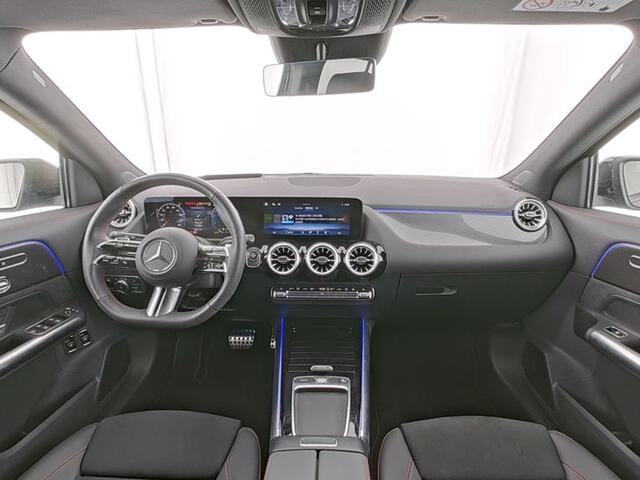 Mercedes-Benz GLA-KLASSE 250 e AMG Face Lift Plug-In Hybride AMG Line Premium Plus | Panorama Schuif-Kanteldak | Night Pakket | Distronic | Stuur en Stoelverwarming | Inclusief 24 maanden MB Certified garantie voor Europa.