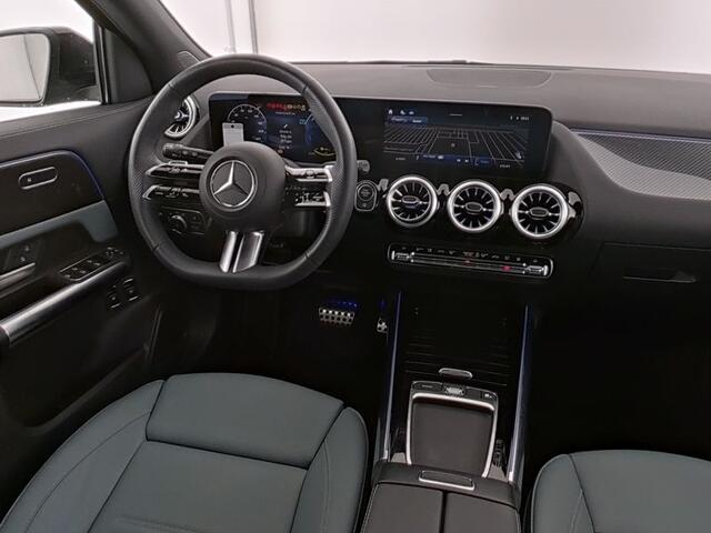 Mercedes-Benz GLA-KLASSE 250 e AMG Face Lift Plug-In Hybride Jesse B Heeft er een klant voor.| AMG Line | Night Pakket | Panorama Schuif-Kanteldak | Distronic | Dodehoek Assist | Multi Beam Led koplampen | Inclusief 24 maanden MB Certified garantie voor Europa.
