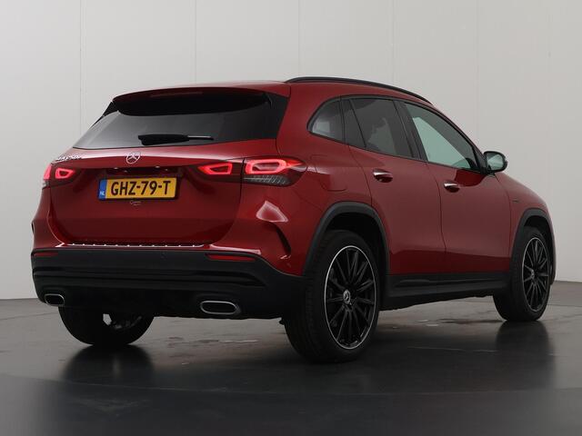 Mercedes-Benz GLA-KLASSE 250 e AMG Premium Plus | Ele. verstelbare stoelen + Geheugen | Panoramadak | Camera | WideScreen | Sfeerverlichting | Ele. bedienbaar kofferdeksel |