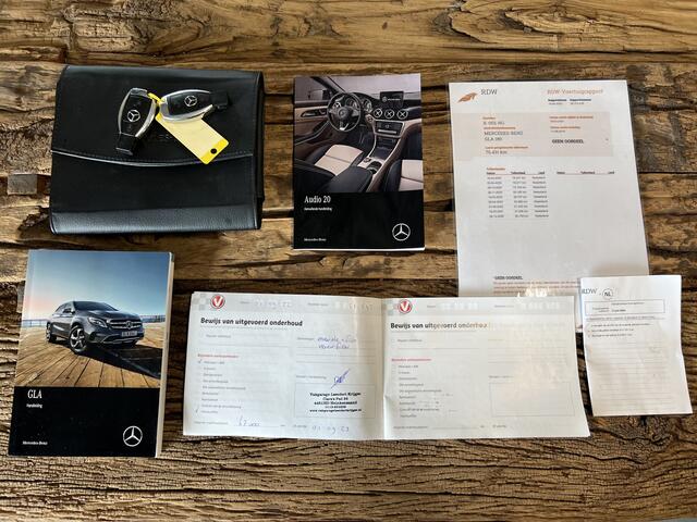 Mercedes-Benz GLA-KLASSE 180 Business Solution *CarPlay* Leder/Sport, Camera, Privacy Glass, PDC V+A, Stoelverwarming