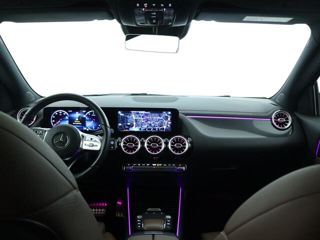 Mercedes-Benz GLA-KLASSE 250 AMG | 360°-camera | Panoramadak | Trekhaak | Sfeerverlichting | Elektrische Stoelen | Inclusief 24 maanden MB Certified garantie voor Europa.
