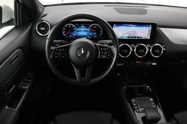 Mercedes-Benz GLA-KLASSE 250e Style | Adaptive cruise | Carplay | Stoelverwarming | Camera | Half leder | Full LED | Park Assist | Widescreen | Climate control