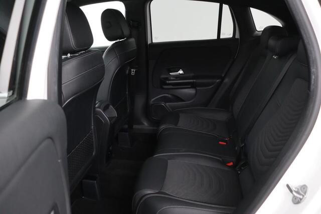 Mercedes-Benz GLA-KLASSE 250e Style | Adaptive cruise | Carplay | Stoelverwarming | Camera | Half leder | Full LED | Park Assist | Widescreen | Climate control