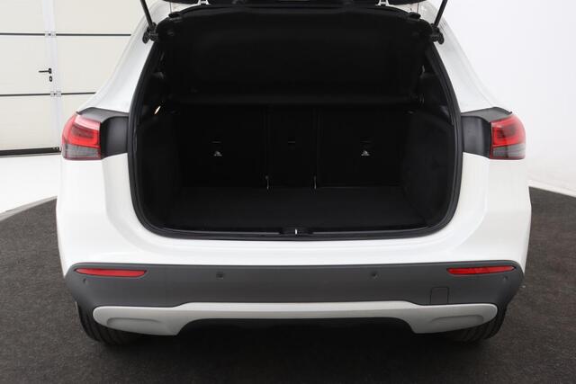 Mercedes-Benz GLA-KLASSE 250e Style | Adaptive cruise | Carplay | Stoelverwarming | Camera | Half leder | Full LED | Park Assist | Widescreen | Climate control