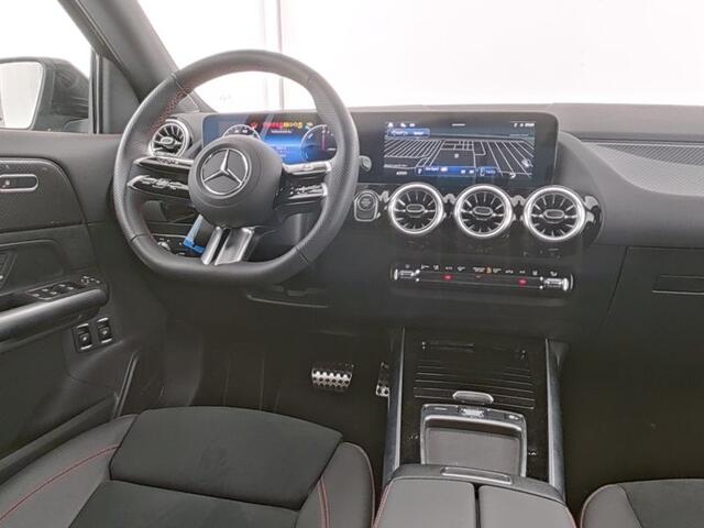 Mercedes-Benz GLA-KLASSE 250 e AMG Face Lift Plug-In Hybride | AMG Line Advanced Plus | Night Pakket | Sfeerverlichting | Distronic | Multibeam Led Koplampen | Inclusief 24 maanden MB Certified garantie voor Europa.