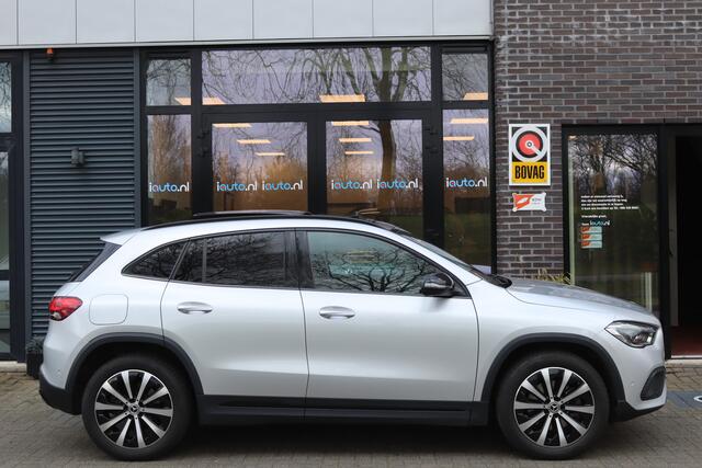 Mercedes-Benz GLA-KLASSE 250 e Progressive Night Pano/LED/Leder/Keyless/Camera/Elek. stoelen/Dodehoek/19"/Trekhaak wegkl.