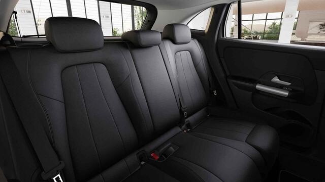Mercedes-Benz GLA-KLASSE 250 e Luxury Line | Panoramadak | Verwarmd stuur | Distronic |