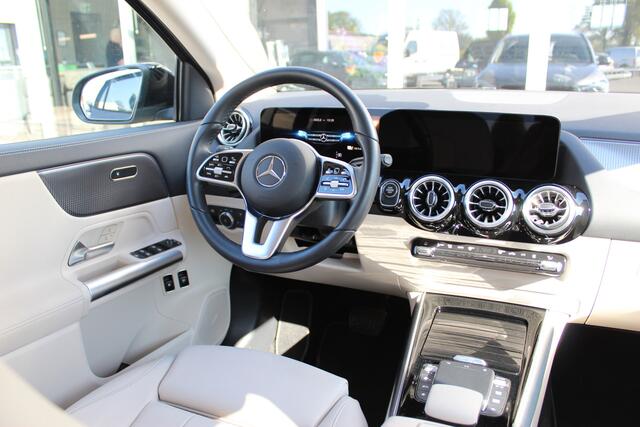 Mercedes-Benz GLA-KLASSE 250 e Luxury Line | 360° | Distronic | Carplay