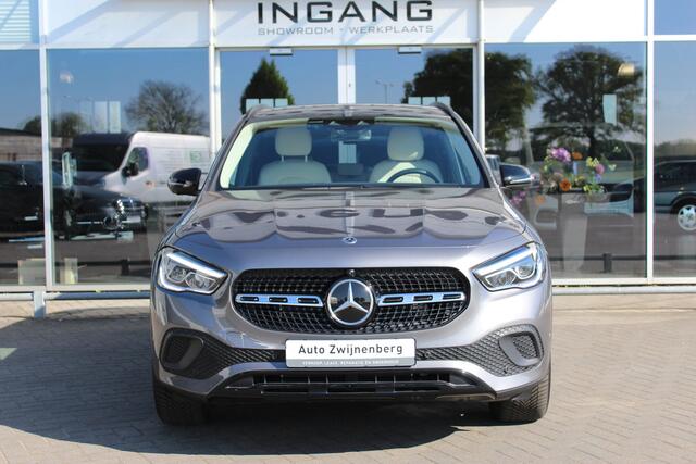 Mercedes-Benz GLA-KLASSE 250 e Luxury Line | 360° | Distronic | Carplay