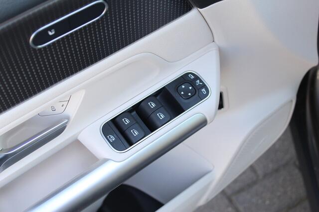 Mercedes-Benz GLA-KLASSE 250 e Luxury Line | 360° | Distronic | Carplay