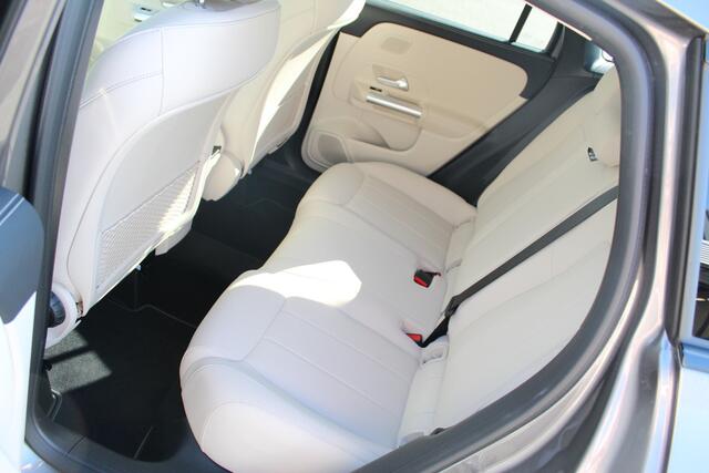 Mercedes-Benz GLA-KLASSE 250 e Luxury Line | 360° | Distronic | Carplay