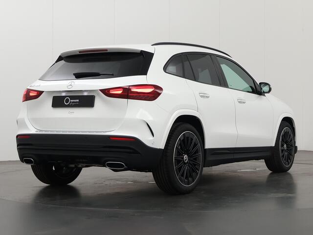Mercedes-Benz GLA-KLASSE 180 Star Edition | Sfeerverlichting | AMG styling | Stoelverwarming | Keyless go | Parktronic | Easypack - achterklep