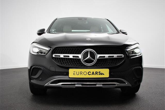 Mercedes-Benz GLA-KLASSE 200 Automaat Progressive Mercedes-Benz GLA-klasse 200 Progressive | Navigatie | Camera | Lederen Bekleding | Elektrische Achterklep | DAB LED |