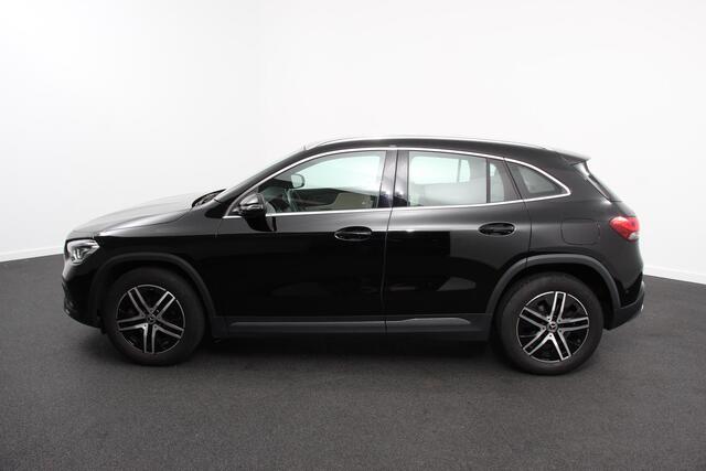 Mercedes-Benz GLA-KLASSE 200 Automaat Progressive Mercedes-Benz GLA-klasse 200 Progressive | Navigatie | Camera | Lederen Bekleding | Elektrische Achterklep | DAB LED |
