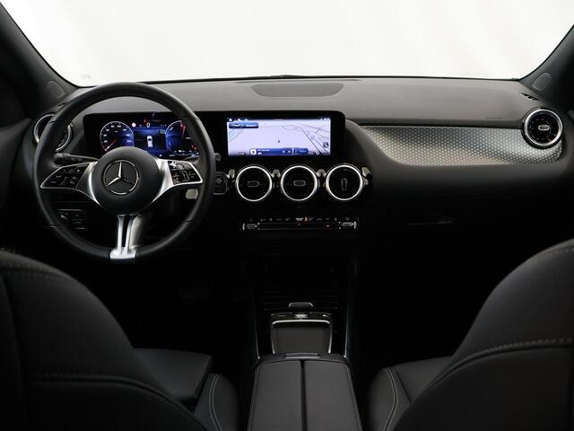 Mercedes-Benz GLA-KLASSE 250e Luxury Line | Winter pakket | 19" lichtmetalen velgen | Multibeam | Stoelverwarming