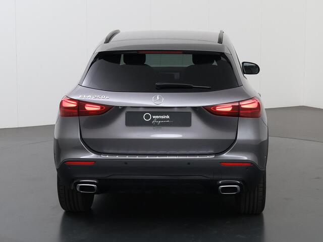 Mercedes-Benz GLA-KLASSE 250e Luxury Line | Winter pakket | 19" lichtmetalen velgen | Multibeam | Stoelverwarming