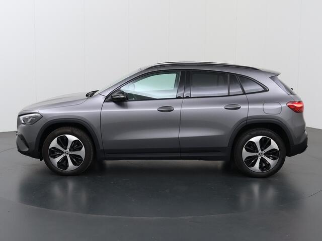 Mercedes-Benz GLA-KLASSE 250e Luxury Line | Winter pakket | 19" lichtmetalen velgen | Multibeam | Stoelverwarming