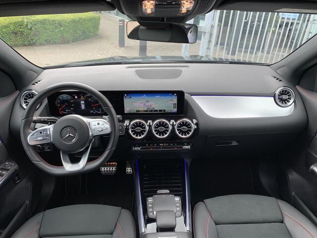Mercedes-Benz GLA-KLASSE 200 AMG Night | Cruise | Trekhaak | Sfeerverlichting | DAB | LED