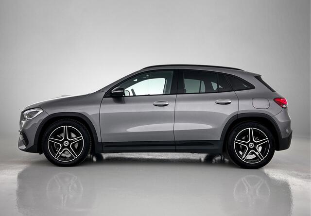 Mercedes-Benz GLA-KLASSE 180 Business Solution AMG | Panoramadak | MBUX wide screen | Navigatie | Trekhaak | Parking support | Inclusief 24 maanden MB Certified garantie voor Europa.