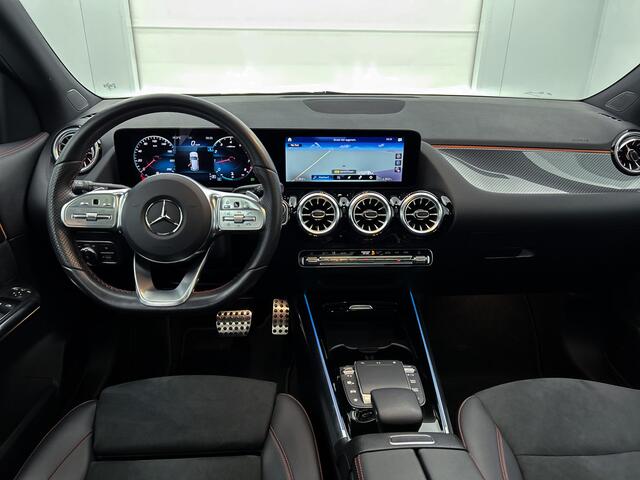 Mercedes-Benz GLA-KLASSE 180 Business Solution AMG | Panoramadak | MBUX wide screen | Navigatie | Trekhaak | Parking support | Inclusief 24 maanden MB Certified garantie voor Europa.