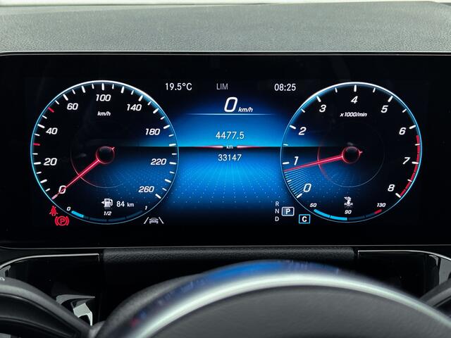 Mercedes-Benz GLA-KLASSE 180 Business Solution AMG | Panoramadak | MBUX wide screen | Navigatie | Trekhaak | Parking support | Inclusief 24 maanden MB Certified garantie voor Europa.