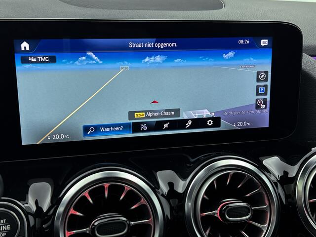 Mercedes-Benz GLA-KLASSE 180 Business Solution AMG | Panoramadak | MBUX wide screen | Navigatie | Trekhaak | Parking support | Inclusief 24 maanden MB Certified garantie voor Europa.