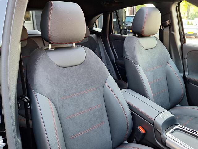 Mercedes-Benz GLA-KLASSE 180 Star Edition AMG LIMITED | Nightpakket | Panoramadak | Dodehoekassistent | Apple CarPlay | Android Auto | Sfeerverlichting | Stoelverwarming | Parkeersensoren | Achteruitrijcamera | Elektrisch inklapbare buitenspiegels