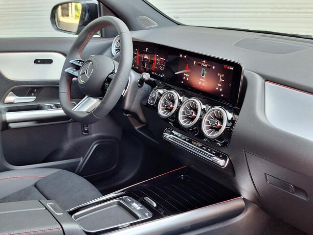 Mercedes-Benz GLA-KLASSE 180 Star Edition AMG LIMITED | Nightpakket | Panoramadak | Dodehoekassistent | Apple CarPlay | Android Auto | Sfeerverlichting | Stoelverwarming | Parkeersensoren | Achteruitrijcamera | Elektrisch inklapbare buitenspiegels