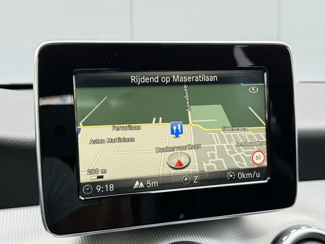 Mercedes-Benz GLA-KLASSE 180 Ambition Automaat Navigatie.