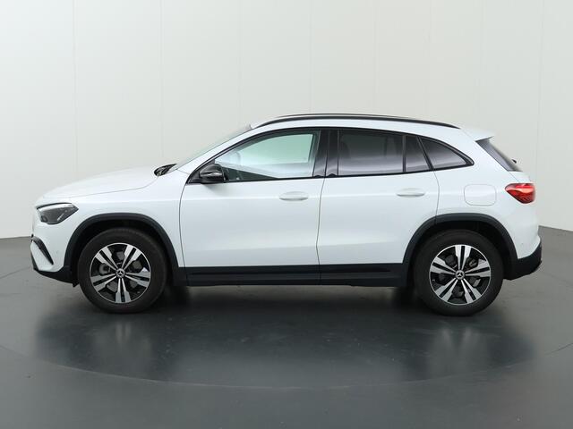 Mercedes-Benz GLA-KLASSE 250 e Luxury Line | Widescreen | Elektrische achterklep |