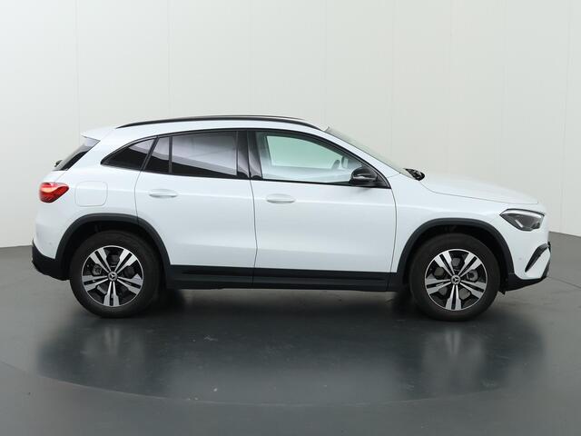 Mercedes-Benz GLA-KLASSE 250 e Luxury Line | Widescreen | Elektrische achterklep |