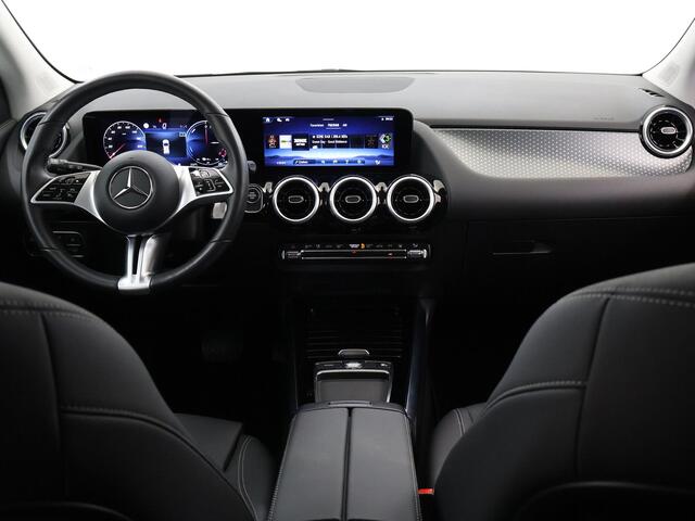Mercedes-Benz GLA-KLASSE 250 e Luxury Line | Widescreen | Elektrische achterklep |