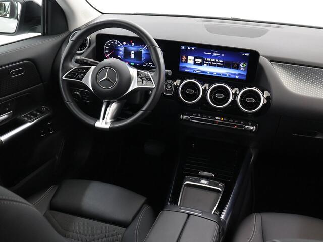 Mercedes-Benz GLA-KLASSE 250 e Luxury Line | Widescreen | Elektrische achterklep |