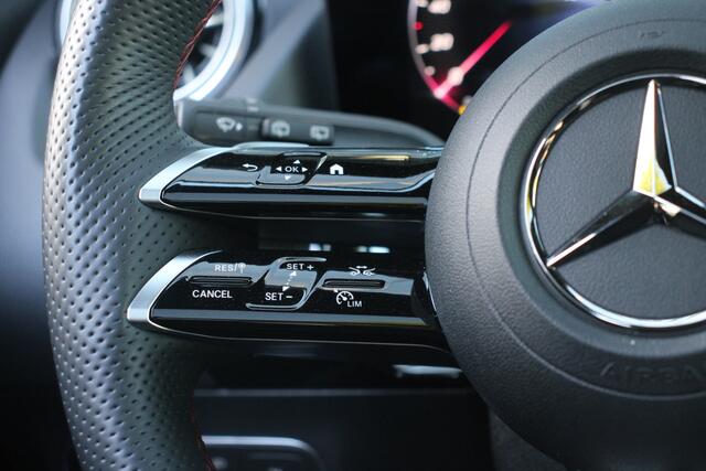 Mercedes-Benz GLA-KLASSE 180 AMG Line NightPakket/Camera/leder/AdfaptiveCr./Panoramadak