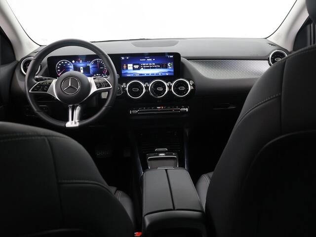 Mercedes-Benz GLA-KLASSE 250 e Business Solution Luxury | Verwarmd stuur | Apple Carplay |