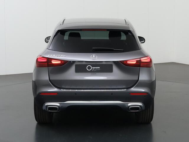 Mercedes-Benz GLA-KLASSE 250 e Business Solution Luxury | Winter pakket | Getint glas | Widescreen cockpit |