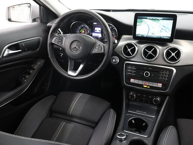 Mercedes-Benz GLA-KLASSE 200 Business | Keyless Go | LED Koplampen | Stoelverwarming | Sportstoelen