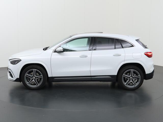 Mercedes-Benz GLA-KLASSE 250 e AMG Line | Panoramadak | Keyless | Achteruitrijcamera | Sfeerverlichting | Stoelverwarming |