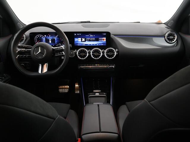 Mercedes-Benz GLA-KLASSE 250 e AMG Line | Panoramadak | Keyless | Achteruitrijcamera | Sfeerverlichting | Stoelverwarming |