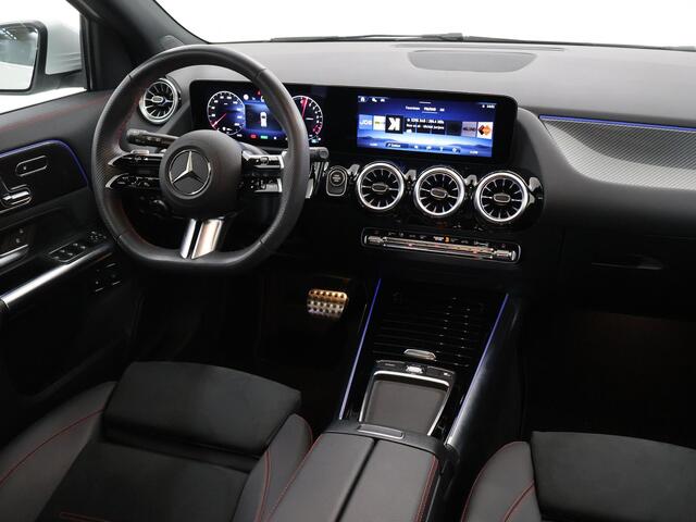 Mercedes-Benz GLA-KLASSE 250 e AMG Line | Panoramadak | Keyless | Achteruitrijcamera | Sfeerverlichting | Stoelverwarming |