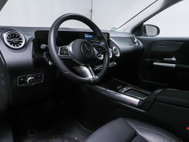 Mercedes-Benz GLA-KLASSE 250 e Face Lift Plug-In Hybride Lederen Bekleding | Sfeerverlichting | 11kW Laden | Distronic | Stuur en Stoelverwarming. Inclusief 24 maanden Mercedes-Benz Certified garantie voor Europa.