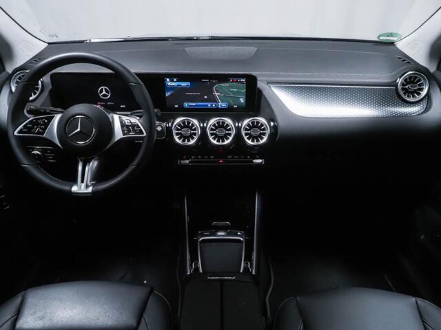 Mercedes-Benz GLA-KLASSE 250 e Face Lift Plug-In Hybride Lederen Bekleding | Sfeerverlichting | 11kW Laden | Distronic | Stuur en Stoelverwarming. Inclusief 24 maanden Mercedes-Benz Certified garantie voor Europa.