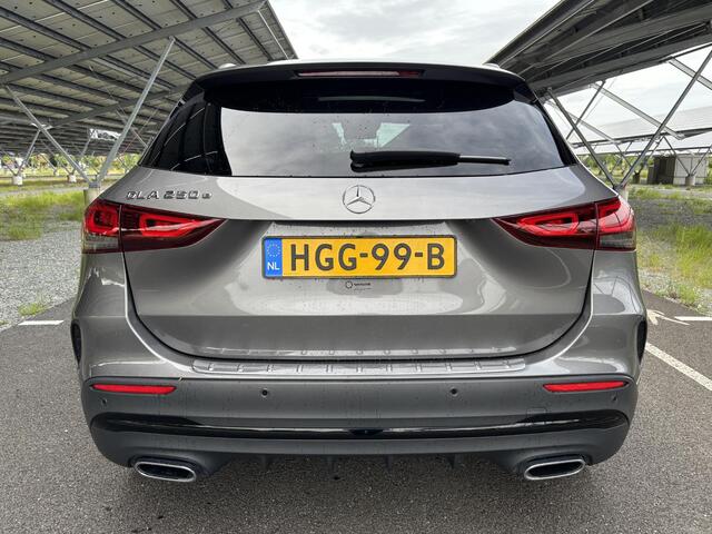 Mercedes-Benz GLA-KLASSE 250e AMG Line | Night | Panoramadak | Multibeam LED | Parkeercamera | Sfeerverlichting |