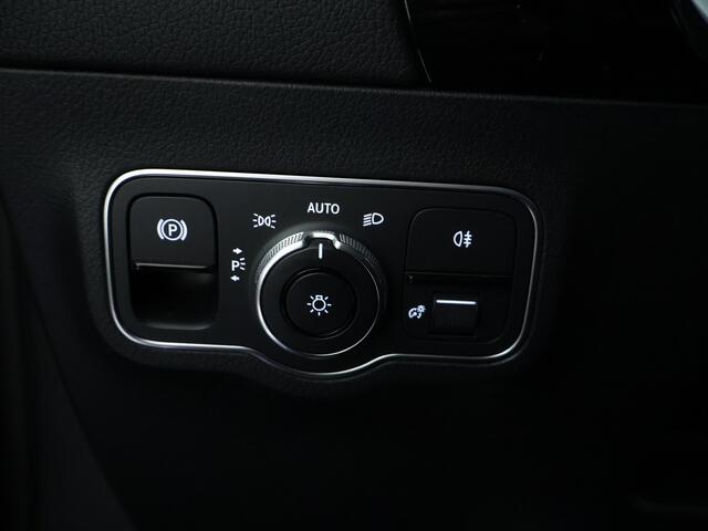 Mercedes-Benz GLA-KLASSE 180 AMG Line Achteruitrijcamera | Digitale radio DAB+ | Multibeam LED | Inclusief 24 maanden Mercedes-Benz Certified garantie voor Europa.