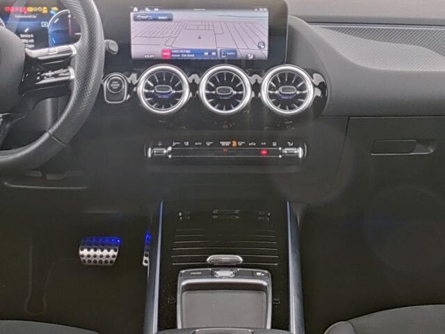 Mercedes-Benz GLA-KLASSE 250 e AMG Face Lift Plug-In Hybride | AMG Line | Sfeerverlichting | Dosehoek Assist | Multi beam LED koplampen | Stuur en Steolverwarming | Inclusief 24 maanden Mercedes-Benz Certified garantie voor Europa.