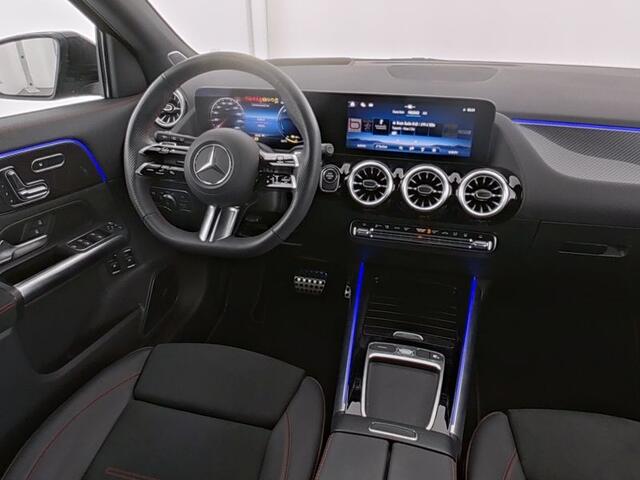 Mercedes-Benz GLA-KLASSE 250 e AMG Face Lift Plug-In Hybride | AMG Line Premium Plus | Night Pakket | Sfeerverlichting | Panorama Schuif-Kanteldak | Distronic | Inclusief 24 maanden Mercedes-Benz Certified garantie voor Europa.