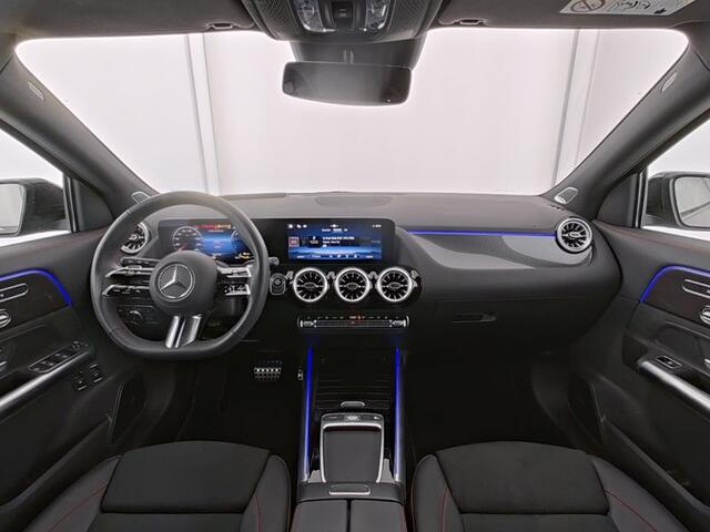 Mercedes-Benz GLA-KLASSE 250 e AMG Face Lift Plug-In Hybride | AMG Line Premium Plus | Night Pakket | Sfeerverlichting | Panorama Schuif-Kanteldak | Distronic | Inclusief 24 maanden Mercedes-Benz Certified garantie voor Europa.