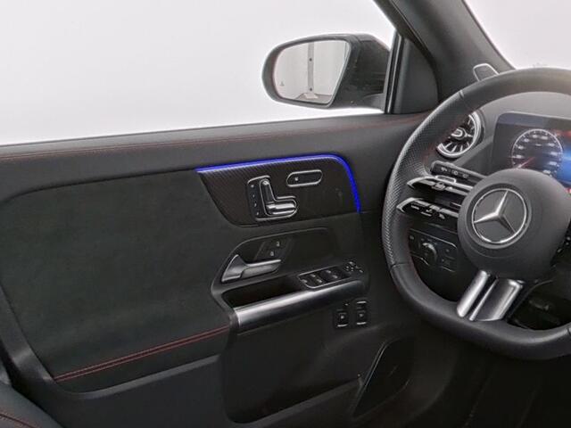 Mercedes-Benz GLA-KLASSE 250 e AMG Face Lift Plug-In Hybride | AMG Line Premium Plus | Night Pakket | Sfeerverlichting | Panorama Schuif-Kanteldak | Distronic | Inclusief 24 maanden Mercedes-Benz Certified garantie voor Europa.