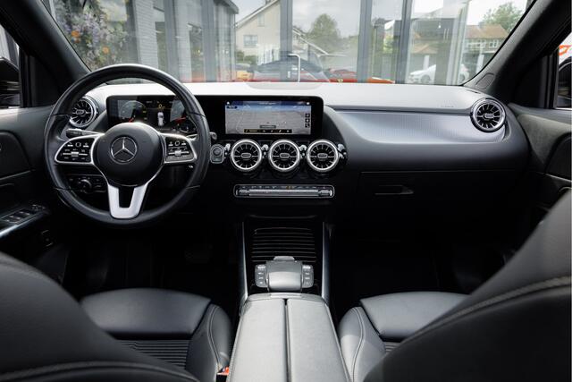Mercedes-Benz GLA-KLASSE 200 Aut. Premium Plus Pano - Camera - Elektrische Zetels